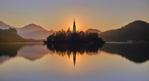  Erich Poole Slovenian Sunrise