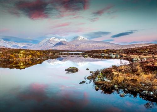Dawn-Colours-Glencoe Carrie-Davidson
